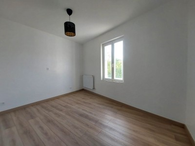 APPARTEMENT DE TYPE 4 AVEC GARAGE A VENDRE - UNIEUX - 84 m2 - 139000€