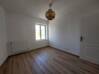 APPARTEMENT DE TYPE 4 AVEC GARAGE A VENDRE - UNIEUX - 84 m2 - 139000€