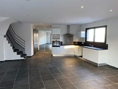 APPARTEMENT T5 - ST ETIENNE BEL AIR - 101.28 m2 - LOUÉ