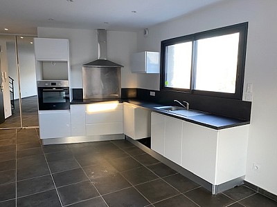 APPARTEMENT T5 - ST ETIENNE BEL AIR - 101.28 m2 - LOUÉ