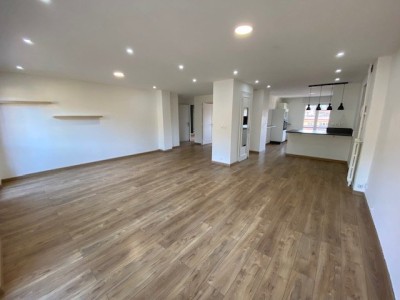 APPARTEMENT T5 - ST ETIENNE CHAVANELLE - 98.81 m2 - LOUÉ