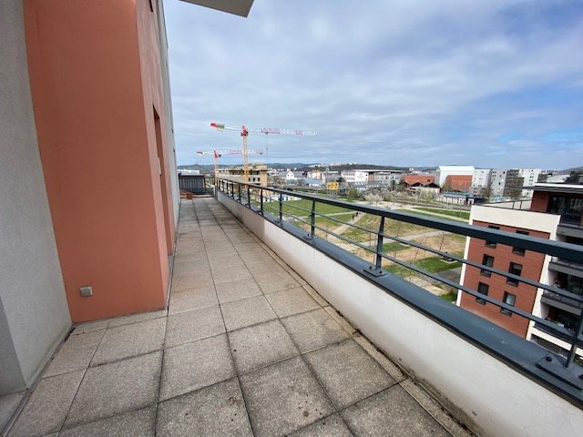 APPARTEMENT T5 - ST ETIENNE CITE DESIGN/CARNOT - 97.06 m2 - LOU&Eacute;