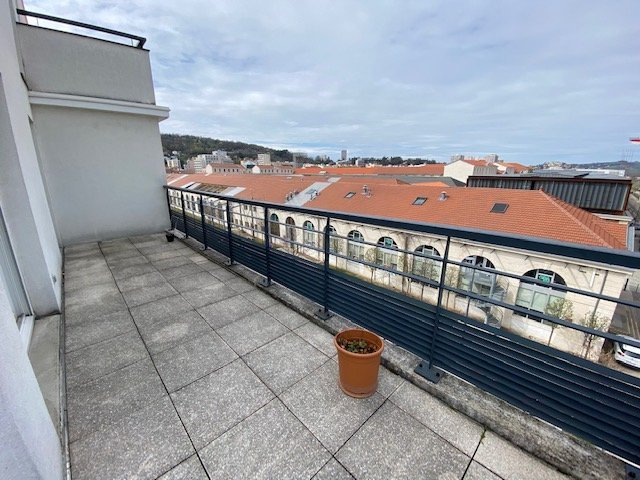 APPARTEMENT T5 - ST ETIENNE CITE DESIGN/CARNOT - 97.06 m2 - LOU&Eacute;