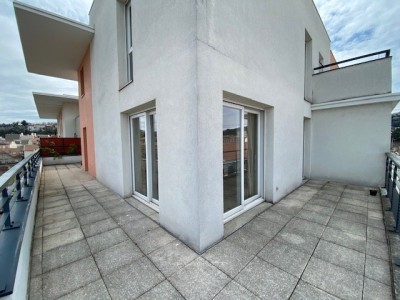 APPARTEMENT T5 A LOUER - ST ETIENNE CITE DESIGN/CARNOT - 97.06 m2 - 1034€ charges comprises par mois
