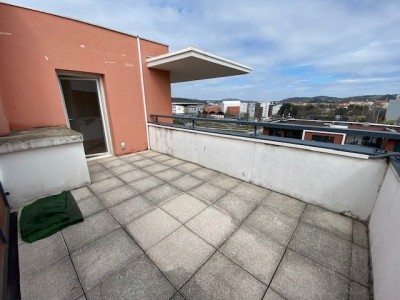 APPARTEMENT T5 A LOUER - ST ETIENNE CITE DESIGN/CARNOT - 97.06 m2 - 1034€ charges comprises par mois