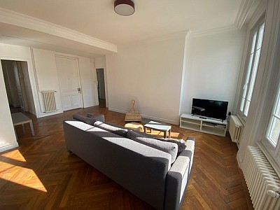 APPARTEMENT T5 A LOUER - ST ETIENNE PLACE CARNOT - 101.1 m2 - 773 &euro; charges comprises par mois