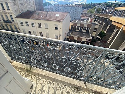 APPARTEMENT T5 A LOUER - ST ETIENNE PLACE CARNOT - 101.1 m2 - 773 &euro; charges comprises par mois
