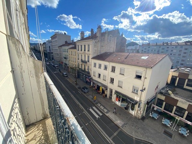 APPARTEMENT T5 A LOUER - ST ETIENNE PLACE CARNOT - 101.1 m2 - 773 &euro; charges comprises par mois