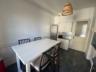 APPARTEMENT T5 A LOUER - ST ETIENNE PLACE CARNOT - 101.1 m2 - 773 &euro; charges comprises par mois