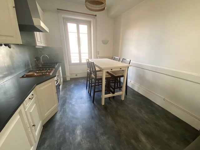 APPARTEMENT T5 A LOUER - ST ETIENNE PLACE CARNOT - 101.1 m2 - 773 &euro; charges comprises par mois