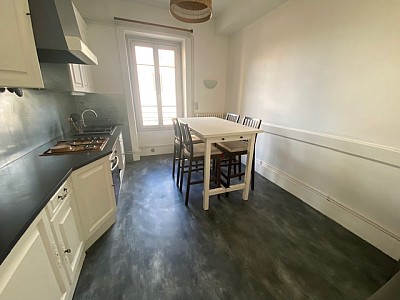 APPARTEMENT T5 A LOUER - ST ETIENNE PLACE CARNOT - 101.1 m2 - 773 &euro; charges comprises par mois
