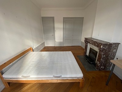 APPARTEMENT T5 A LOUER - ST ETIENNE PLACE CARNOT - 101.1 m2 - 773 &euro; charges comprises par mois