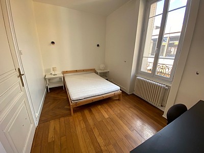 APPARTEMENT T5 A LOUER - ST ETIENNE PLACE CARNOT - 101.1 m2 - 773 &euro; charges comprises par mois