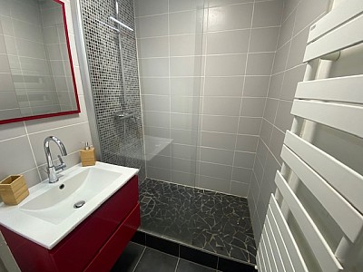 APPARTEMENT T5 A LOUER - ST ETIENNE PLACE CARNOT - 101.1 m2 - 773 &euro; charges comprises par mois