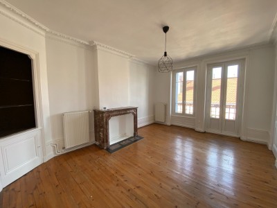 APPARTEMENT T5 A LOUER - ST ETIENNE QUARTIER TREFILERIE - 110 m2 - 700 &euro; charges comprises par mois