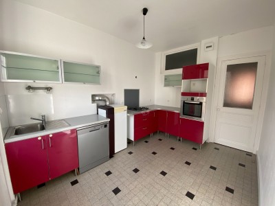 APPARTEMENT T5 A LOUER - ST ETIENNE QUARTIER TREFILERIE - 110 m2 - 700 &euro; charges comprises par mois