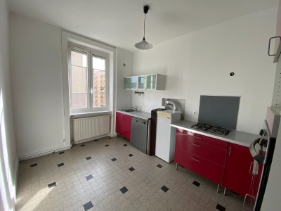 APPARTEMENT T5 A LOUER - ST ETIENNE QUARTIER TREFILERIE - 110 m2 - 700 &euro; charges comprises par mois