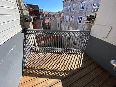 APPARTEMENT T5 A LOUER - ST ETIENNE SECTEUR PIETONS - 103.68 m2 - 960 € charges comprises par mois