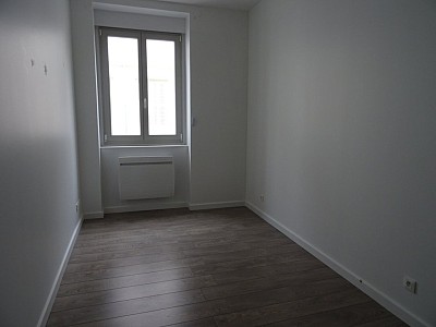 APPARTEMENT T5 A LOUER - ST ETIENNE SECTEUR PIETONS - 103.68 m2 - 960 € charges comprises par mois