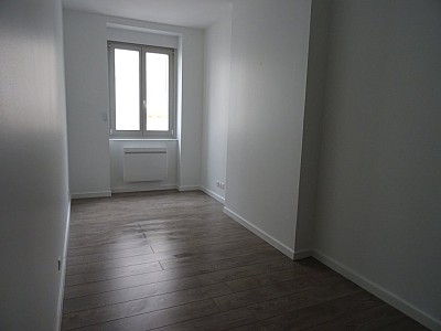 APPARTEMENT T5 A LOUER - ST ETIENNE SECTEUR PIETONS - 103.68 m2 - 960 € charges comprises par mois