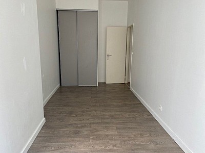 APPARTEMENT T5 A LOUER - ST ETIENNE SECTEUR PIETONS - 103.68 m2 - 960 € charges comprises par mois