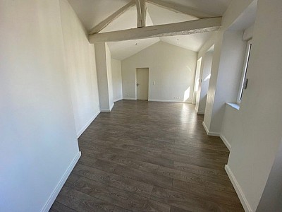 APPARTEMENT T5 A LOUER - ST ETIENNE SECTEUR PIETONS - 103.68 m2 - 960 € charges comprises par mois