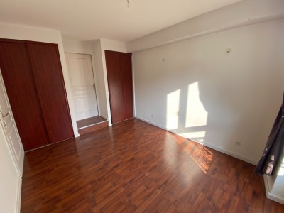 APPARTEMENT T5 A LOUER - ST ETIENNE URSULES/GAMBETTA - 106.7 m2 - 800 € charges comprises par mois