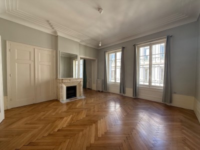 APPARTEMENT T5 A VENDRE - ST ETIENNE Albert Thomas - 141.09 m2 - 199000€