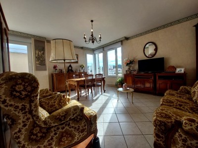APPARTEMENT TYPE T5 AVEC TERRASSE ET GARAGE - ST ETIENNE BELLEVUE - 120 m2 - VENDU