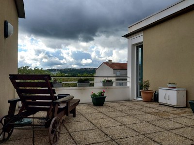 APPARTEMENT TYPE T5 AVEC TERRASSE ET GARAGE - ST ETIENNE BELLEVUE - 120 m2 - VENDU