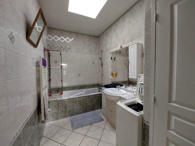 APPARTEMENT TYPE T5 AVEC TERRASSE ET GARAGE - ST ETIENNE BELLEVUE - 120 m2 - VENDU