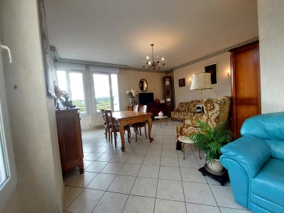 APPARTEMENT TYPE T5 AVEC TERRASSE ET GARAGE - ST ETIENNE BELLEVUE - 120 m2 - VENDU