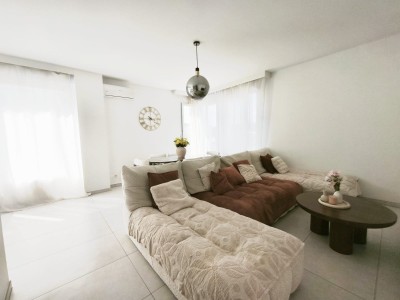 APPARTEMENT T5 A VENDRE - ST ETIENNE BELLEVUE - 118 m2 - 299 000 €