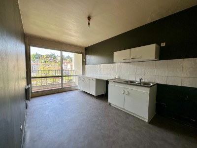 APPARTEMENT T5 A VENDRE - ST ETIENNE BERGSON - 103.31 m2 - 119 000 &euro;
