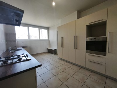 APPARTEMENT T5 A VENDRE - ST ETIENNE CENTRE VILLE - 178 m2 - 198 000 &euro;
