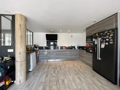 Appartement 148m avec terrasse 70m A VENDRE - ST ETIENNE FAURIEL - 145.6 m2 - 185000€