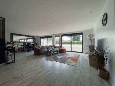 Appartement 148m avec terrasse 70m A VENDRE - ST ETIENNE FAURIEL - 145.6 m2 - 185000€