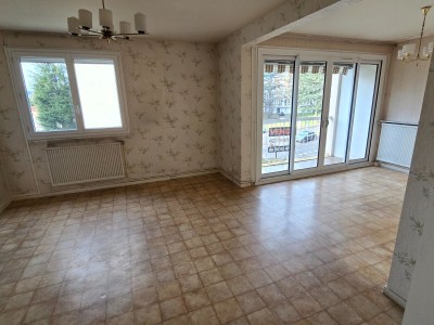 APPARTEMENT T5 A VENDRE - ST ETIENNE LA METARE - 86.17 m2 - 107000€