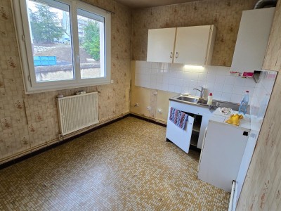 APPARTEMENT T5 A VENDRE - ST ETIENNE LA METARE - 86.17 m2 - 107000€
