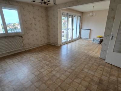 APPARTEMENT T5 A VENDRE - ST ETIENNE LA METARE - 86.17 m2 - 107000€