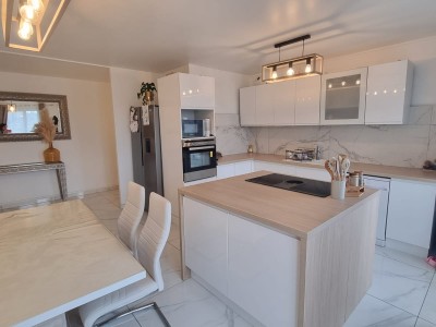 LA TERRASSE, Appartement F5 ,100m,place de parking dans la coproprit