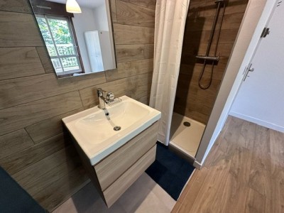 APPARTEMENT T6 A LOUER - ST ETIENNE FAC TREFILERIE - 94.29 m2 - 990 &euro; charges comprises par mois
