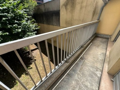 APPARTEMENT T6 A LOUER - ST ETIENNE FAC TREFILERIE - 94.29 m2 - 990 &euro; charges comprises par mois