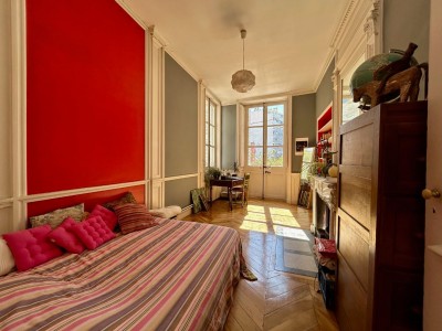 APPARTEMENT T6 A VENDRE - ST CHAMOND Centre-ville - 176.09 m2 - 259000€