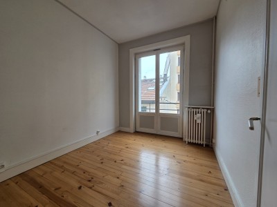 APPARTEMENT T6 A VENDRE - ST ETIENNE BADOUILLERE - 96.74 m2 - 99 000 €