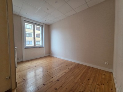 APPARTEMENT T6 A VENDRE - ST ETIENNE BADOUILLERE - 96.74 m2 - 99 000 €