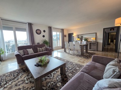 APPARTEMENT T6 A VENDRE - ST ETIENNE BERGSON - 146.22 m2 - 249 000 €