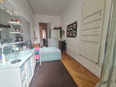 APPARTEMENT T6 A VENDRE - ST ETIENNE CENTRE VILLE - 204.7 m2 - 249000€