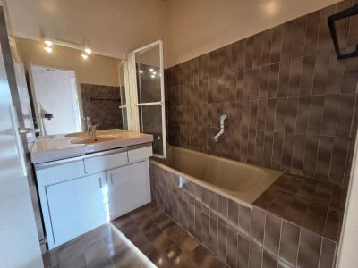 APPARTEMENT T6 A VENDRE - ST ETIENNE FAURIEL - 125.44 m2 - 145 000 €