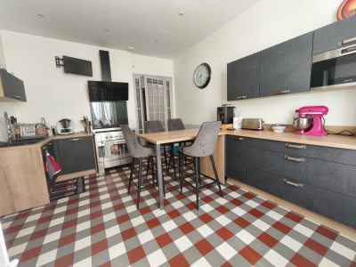 APPARTEMENT T6 A VENDRE - ST ETIENNE LA TERRASSE - 241 m2 - 299 000 &euro;